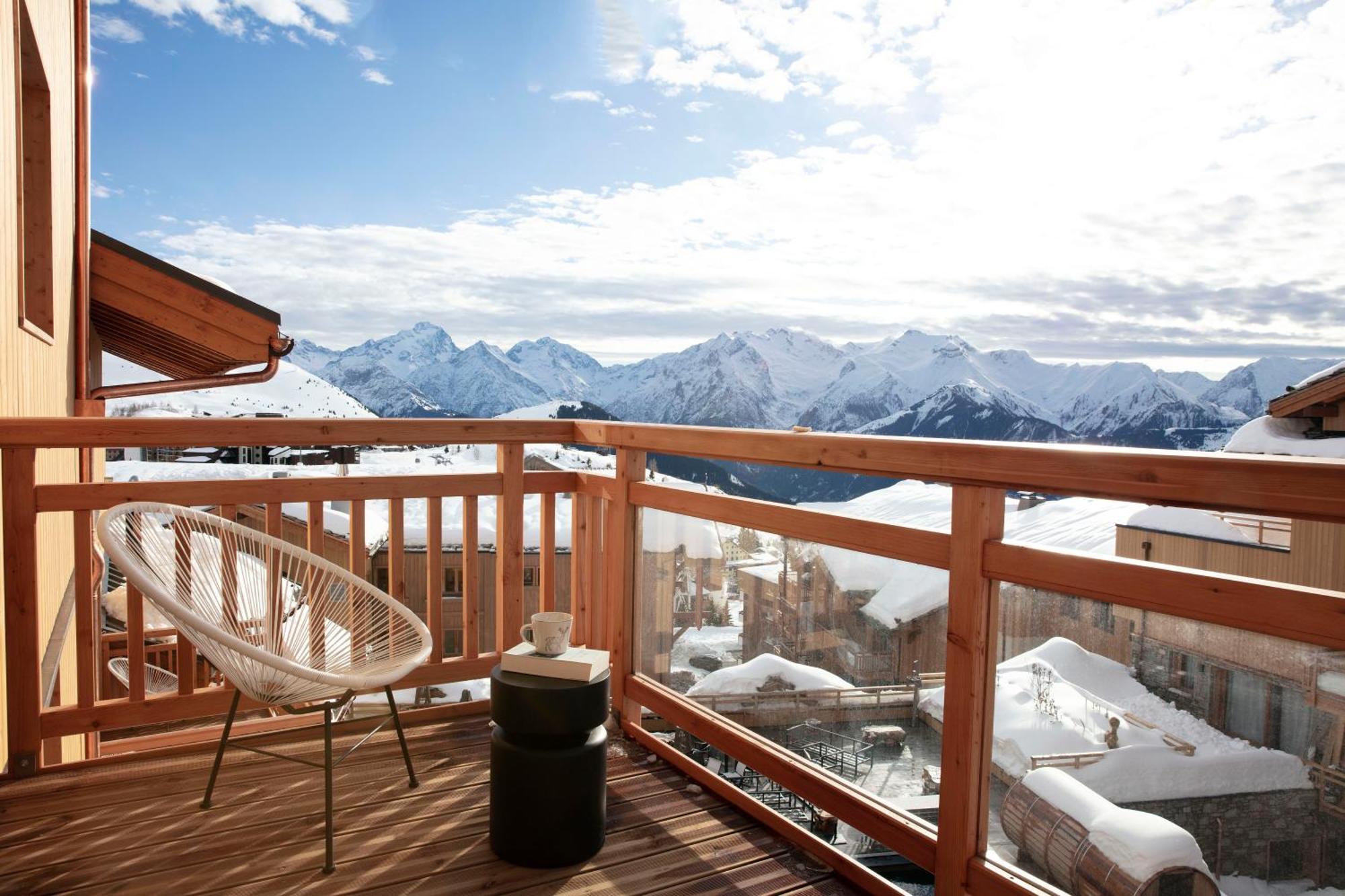 Grandes Rousses Hotel & Spa Alpe d'Huez Luaran gambar A balcony in Les Saisies, France