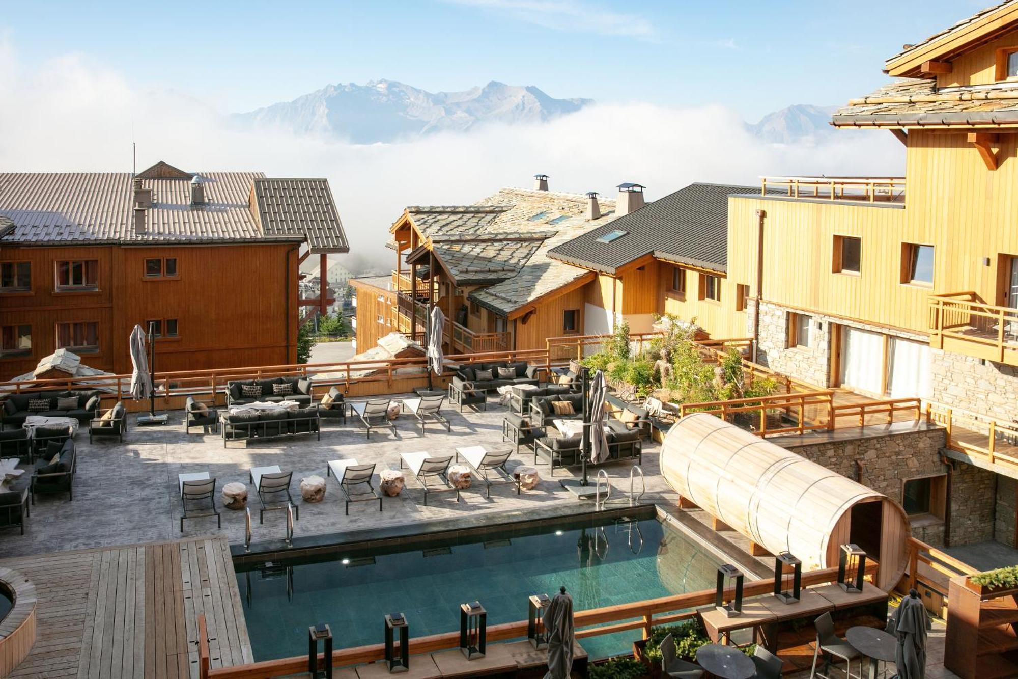 Grandes Rousses Hotel & Spa Alpe d'Huez Luaran gambar The swimming pool at the Hotel de la Cour des Légendes