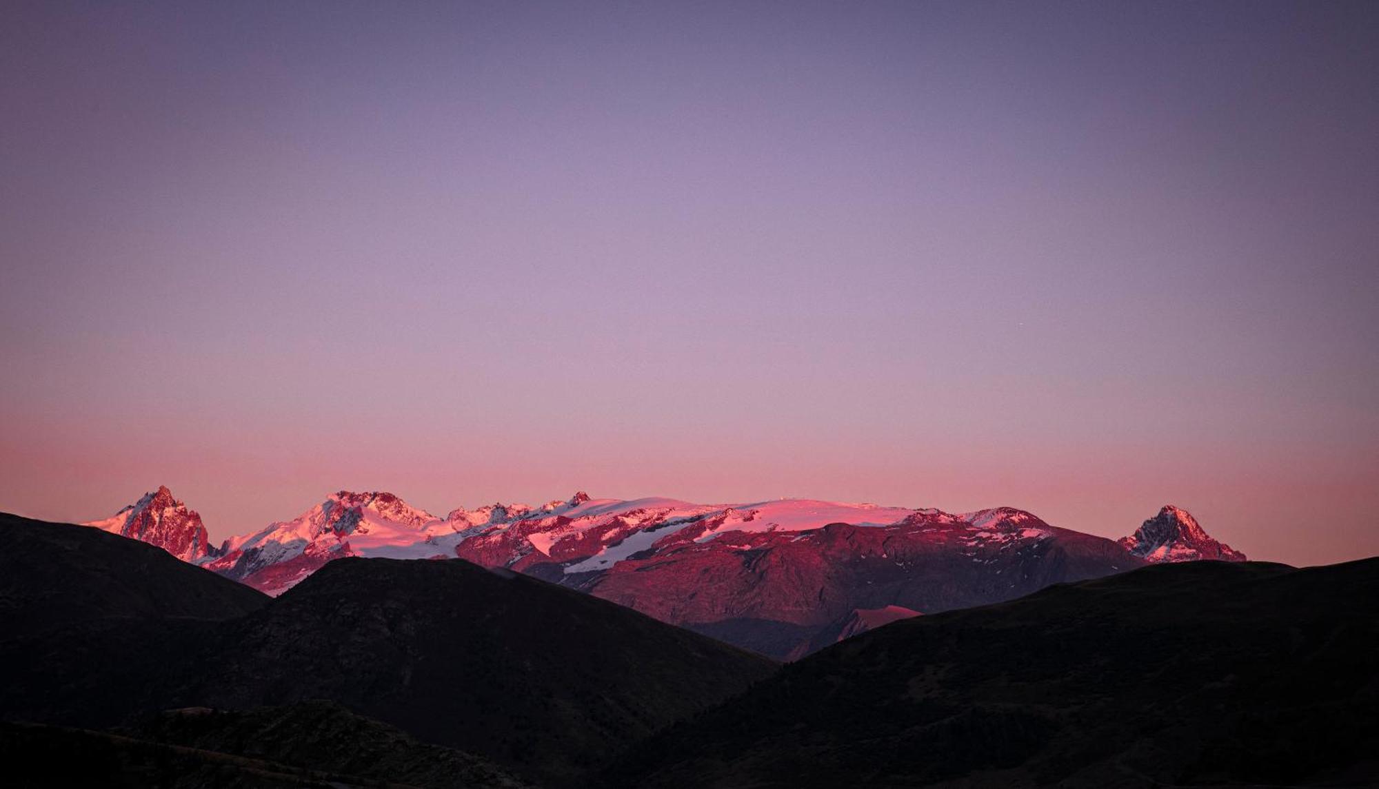 Grandes Rousses Hotel & Spa Alpe d'Huez Luaran gambar Sunset over the Seven Sisters