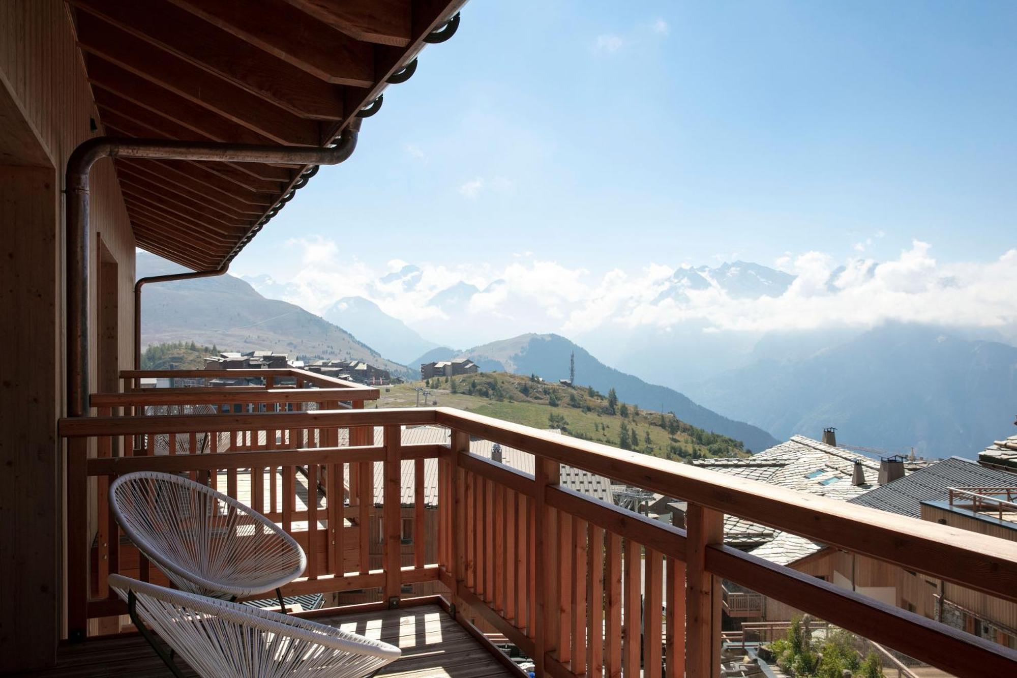Grandes Rousses Hotel & Spa Alpe d'Huez Luaran gambar A balcony in Les Saisies
