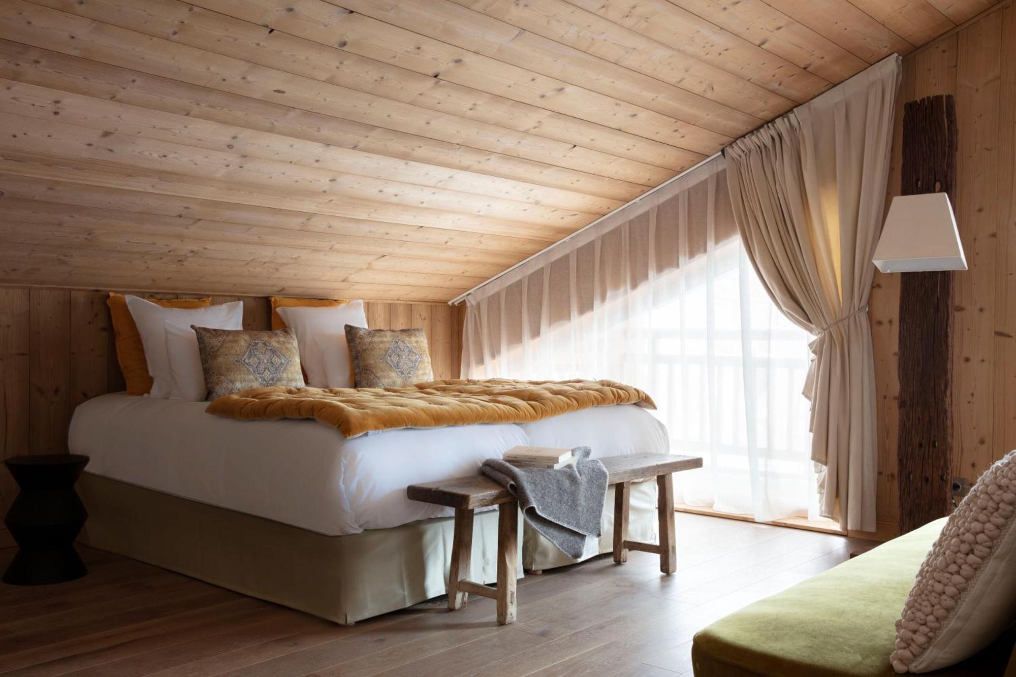 Grandes Rousses Hotel & Spa Alpe d'Huez Luaran gambar A bedroom at the Hotel de Crillon