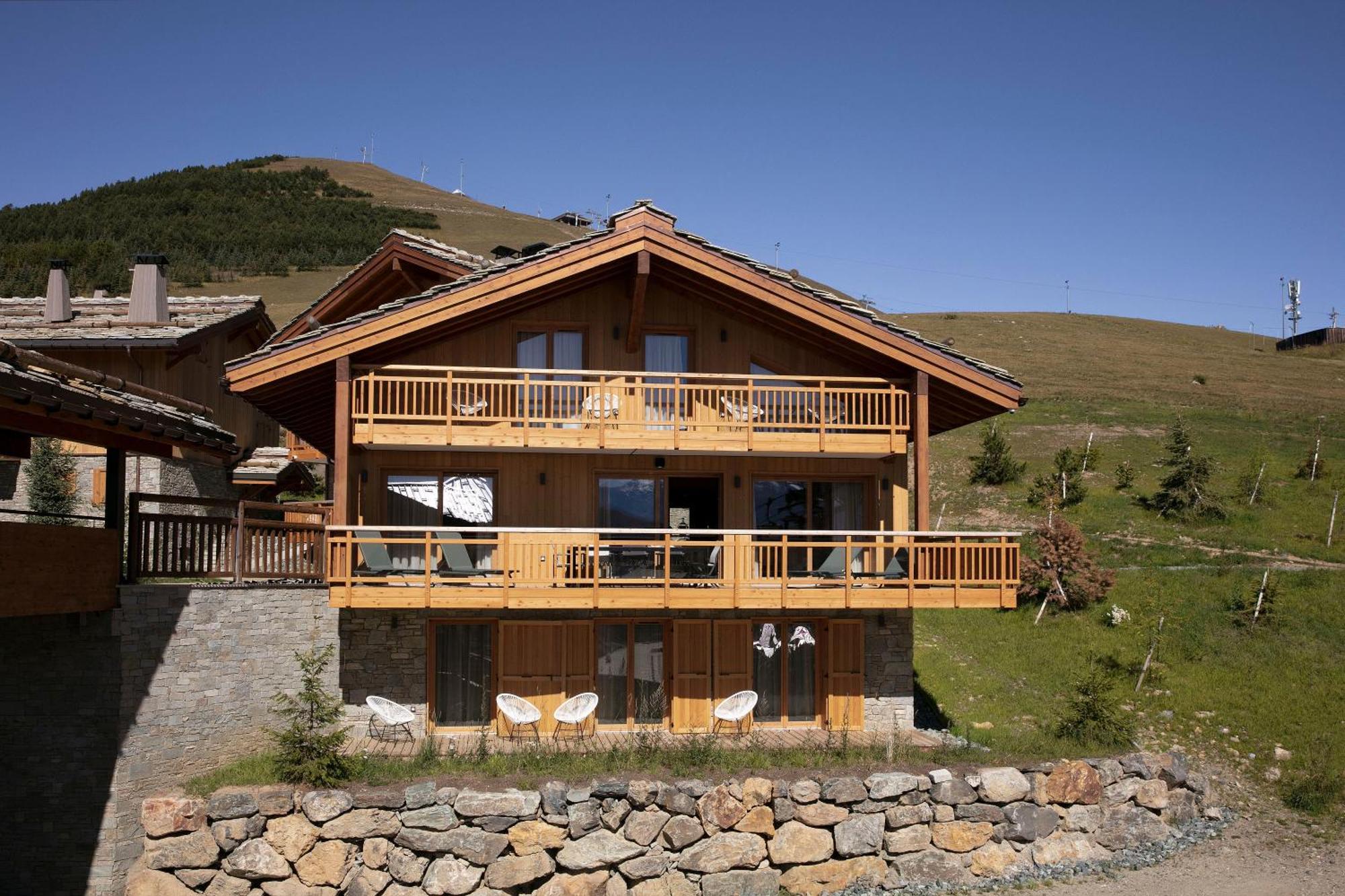 Grandes Rousses Hotel & Spa Alpe d'Huez Luaran gambar A chalet in Les Saisies
