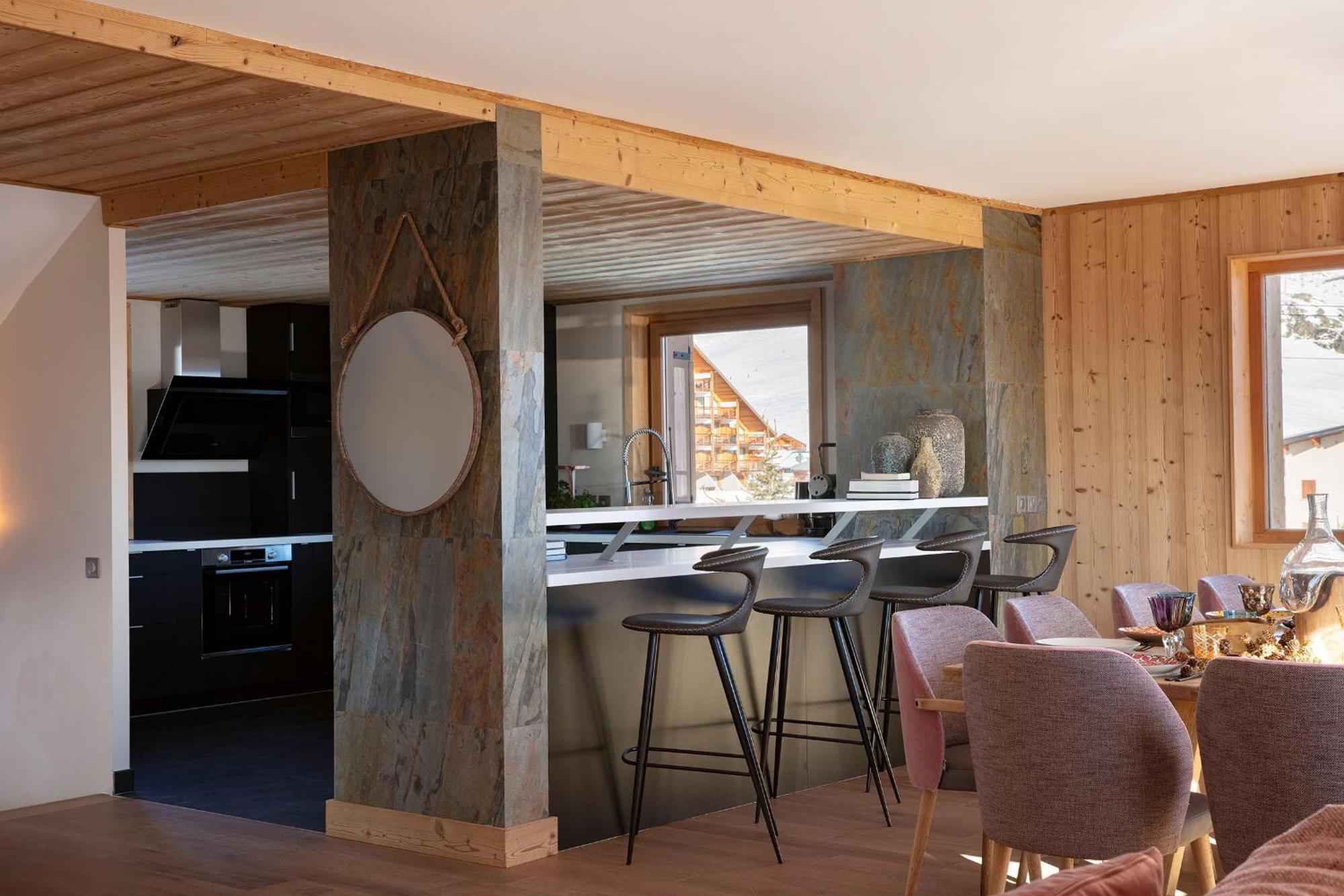 Grandes Rousses Hotel & Spa Alpe d'Huez Luaran gambar A kitchen in a chalet