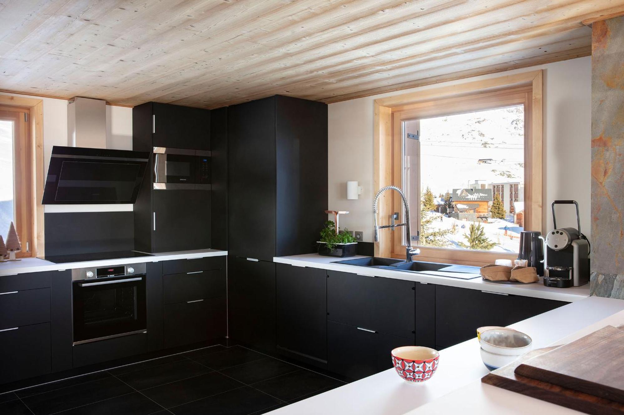Grandes Rousses Hotel & Spa Alpe d'Huez Luaran gambar A modern kitchen