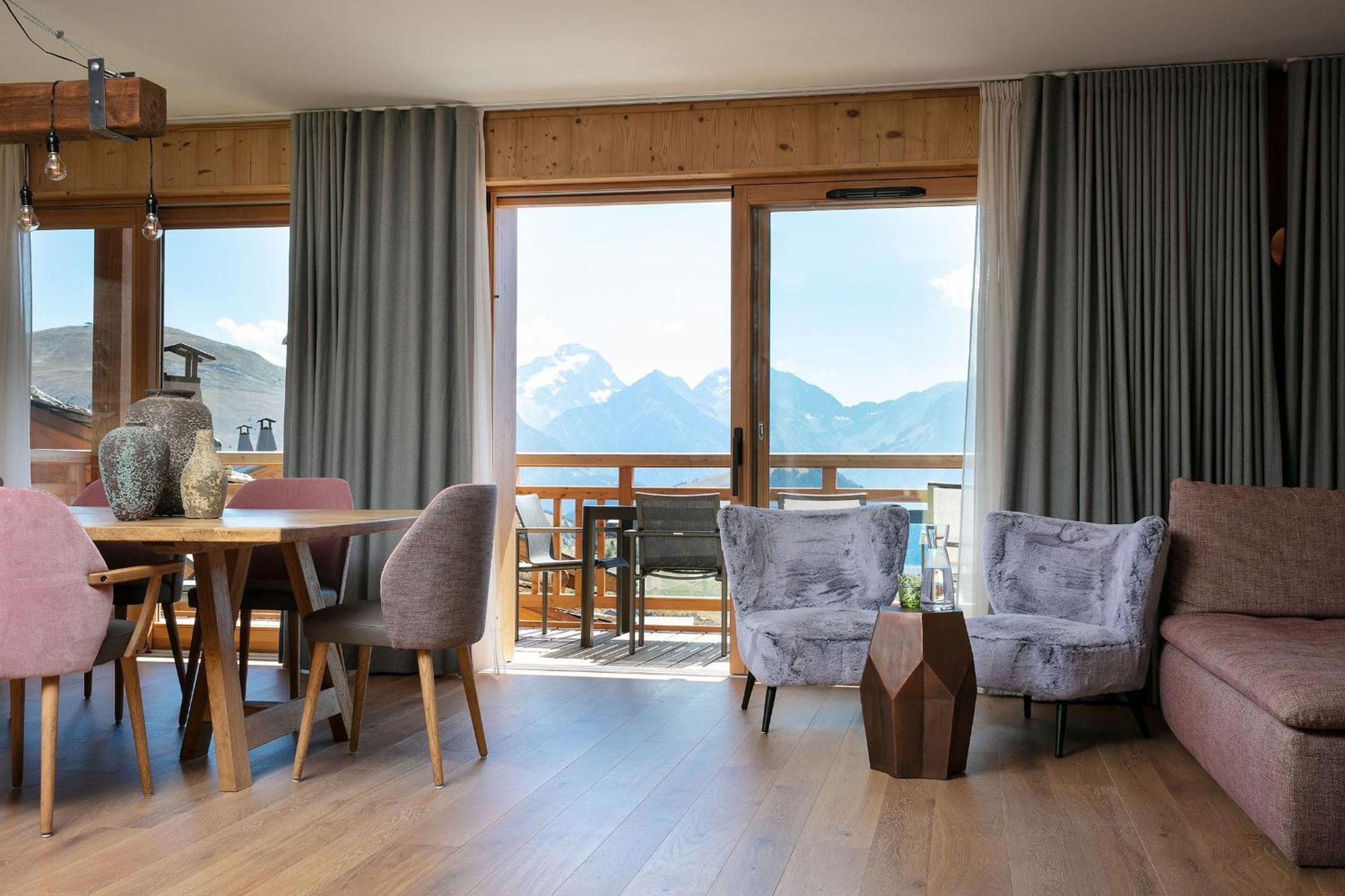 Grandes Rousses Hotel & Spa Alpe d'Huez Luaran gambar A living room in a chalet