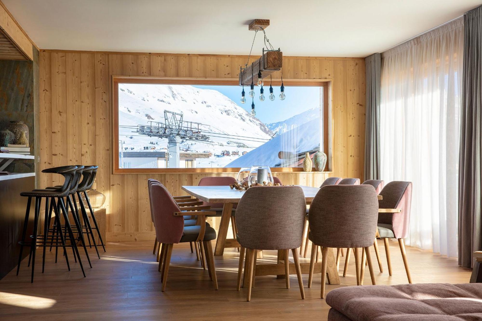 Grandes Rousses Hotel & Spa Alpe d'Huez Luaran gambar A dining room in a chalet