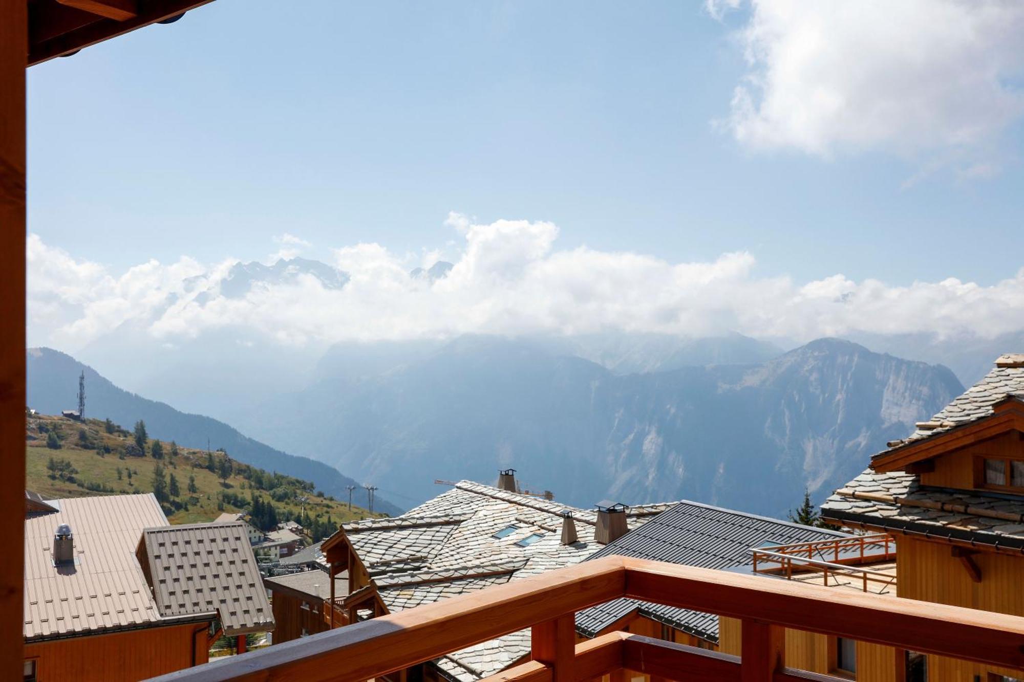 Grandes Rousses Hotel & Spa Alpe d'Huez Luaran gambar View of Mont Blanc from Les Saisies
