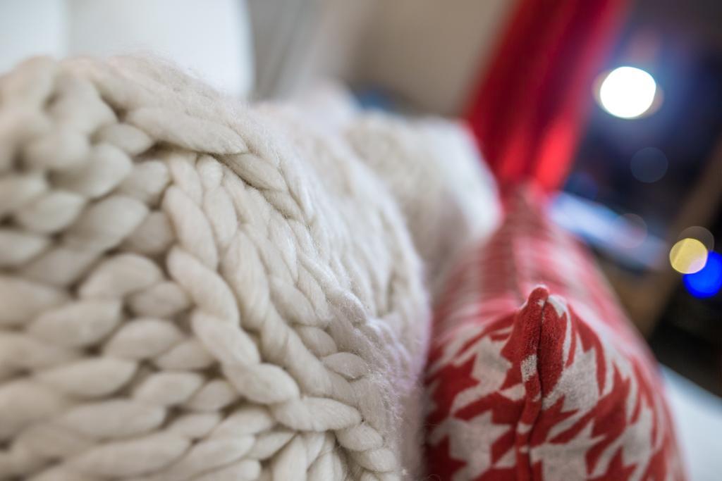 Grandes Rousses Hotel & Spa Alpe d'Huez Luaran gambar A close-up of a knitted throw